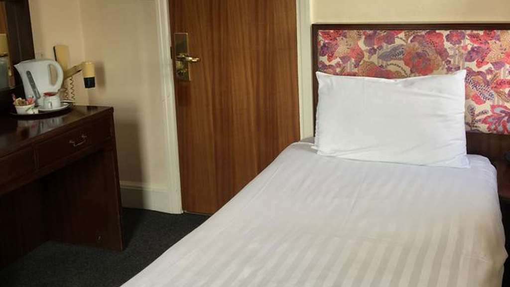 The Northwick Arms Hotel Ившем Номер фото